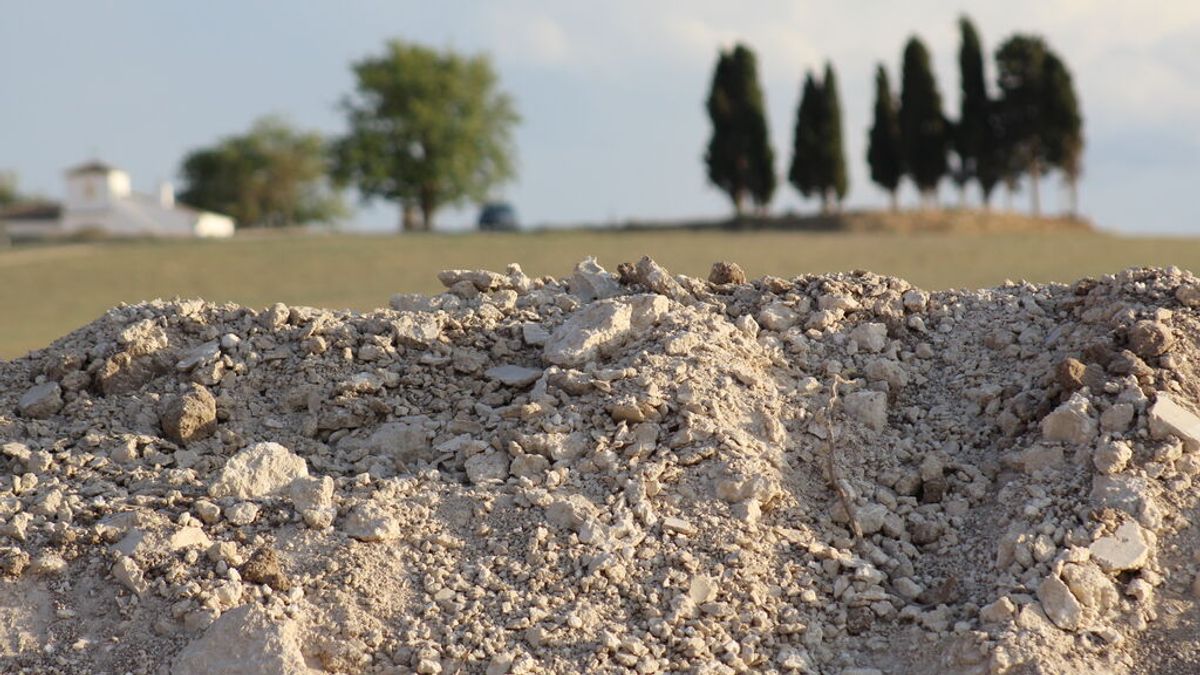 Tras la pista de un reloj de sol romano para descubrir si existe un gran yacimiento en Espejo Tras la pista de un reloj de sol romano para descubrir si existe un gran yacimiento en Espejo