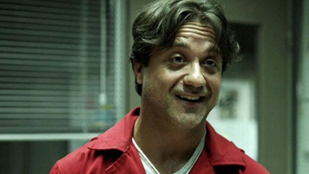 Enrique Arce, en su papel de Arturo Román en 'La casa de papel'