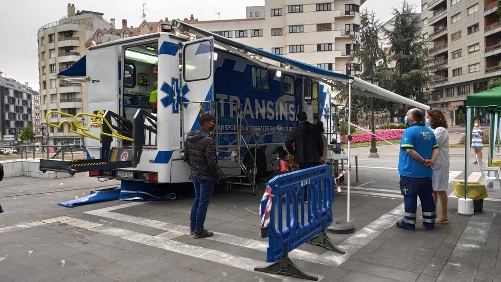 Vacumóvil en Oviedo, unidad móvil para vacunar contra la covid-19
