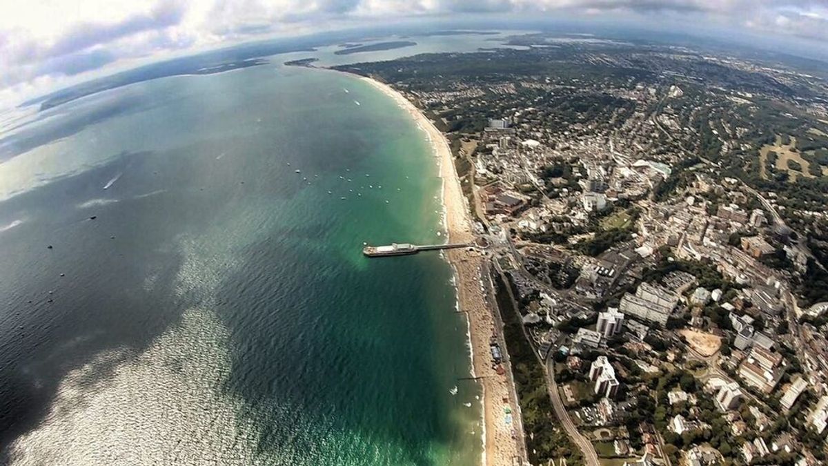 Un avión se estrella en el agua en el Bournemouth Air Festival del Reino Unido: la tripulación está a salvo Un avión se estrella en el agua en el Bournemouth Air Festival del Reino Unido: la tripulación está a salvo