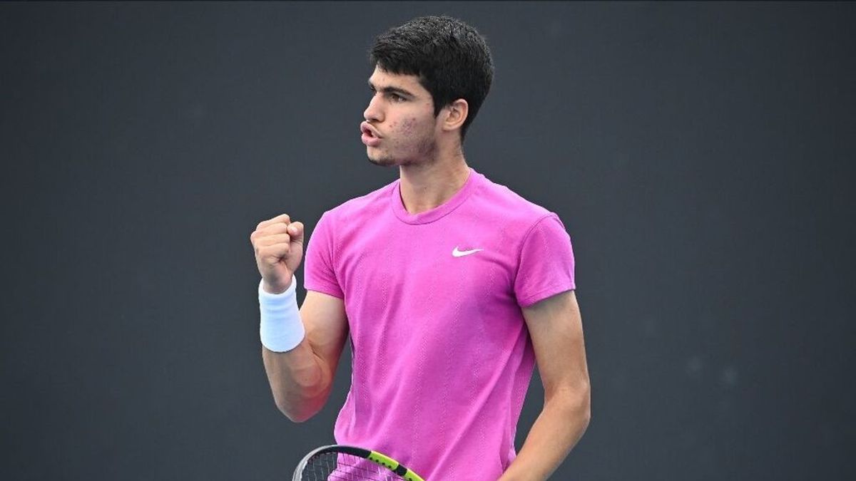 El fenómeno Alcaraz triunfa en Nueva York ante Tsitsipas El fenómeno Alcaraz triunfa en Nueva York ante Tsitsipas