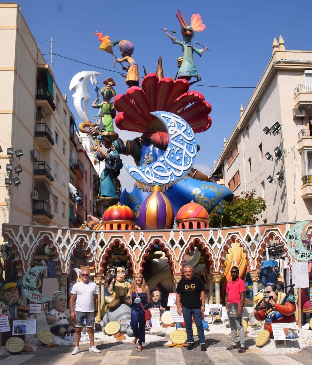 Imagen de la falla de la comisión Duque de Gaeta-Pobla de Farnals de València