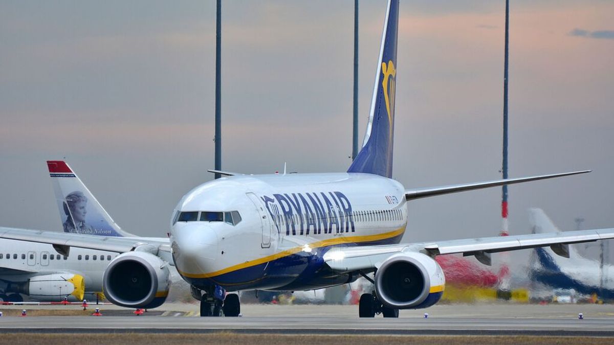 Ryanair deja en tierra a doce pasajeros que tenían toda la documentación en regla para volar a Londres Ryanair deja en tierra a doce pasajeros que tenían toda la documentación en regla para volar a Londres