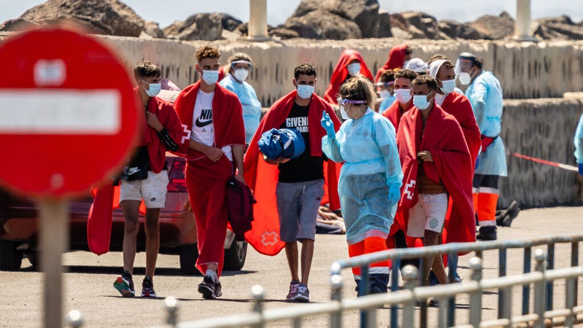 Más de 500 migrantes llegan en patera a las costas españolas en menos de 24 horas Más de 500 migrantes llegan en patera a las costas españolas en menos de 24 horas