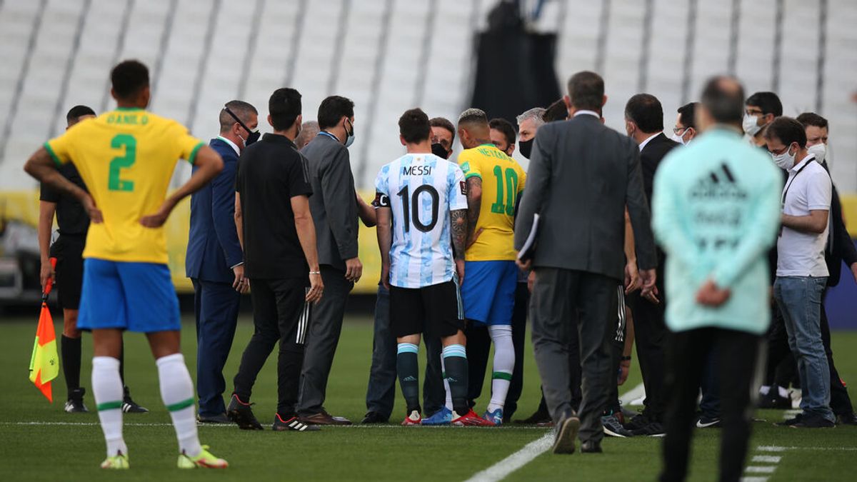Se suspende el Brasil-Argentina tras entrar la Policía en el campo a buscar a cuatro jugadores argentinos Se suspende el Brasil-Argentina tras entrar la Policía en el campo a buscar a cuatro jugadores argentinos