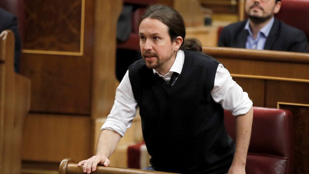 La primera columna de Pablo Iglesias tras abandonar la política: se pregunta qué pasaría si gobernasen PP y Vox y la ilustra con una pistola nazi