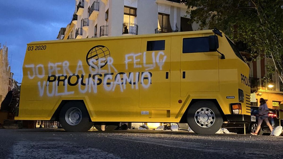 Desaparece el furgón de seguridad de Mossén Sorell-Corona y los falleros piden ayuda para localizar su paradero Desaparece el furgón de seguridad de Mossén Sorell-Corona y los falleros piden ayuda para localizar su paradero