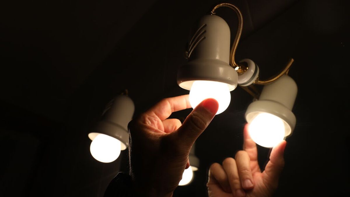 El precio de la luz cae por tercer día consecutivo pero será el domingo más caro de la historia El precio de la luz cae por tercer día consecutivo pero será el domingo más caro de la historia