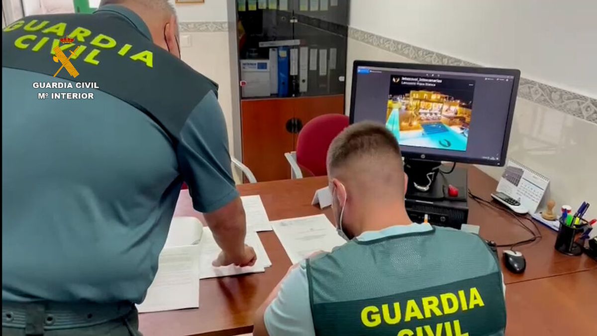 Desmantelan una red que ha estafado a 60 personas con falsos alquileres vacacionales en Canarias Desmantelan una red que ha estafado a 60 personas con falsos alquileres vacacionales en Canarias