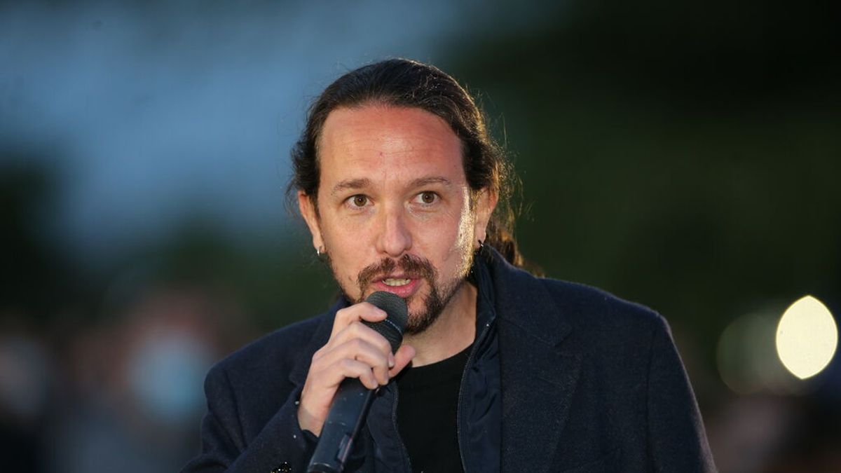 Iglesias ilustra su primer artículo de opinión con una pistola 'Parabellum' con el logo del PP y Vox Iglesias ilustra su primer artículo de opinión con una pistola 'Parabellum' con el logo del PP y Vox