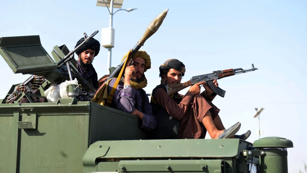 Los talibanes ejecutan a una expolicía embarazada en su casa ante la mirada de su marido y uno de sus hijos