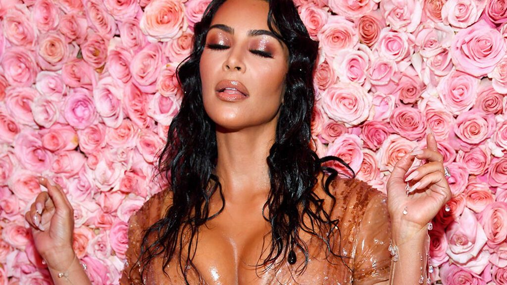 Kim Kardashian se presentó junto a su madre cuando estaba vetada.