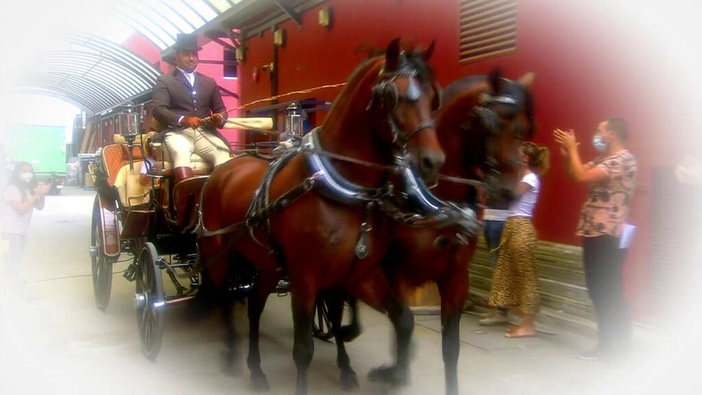 La llegada de Carmen Borrego en calesa