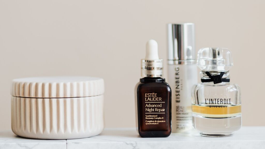 ¿Es recomendable guardar los cosméticos en la nevera?