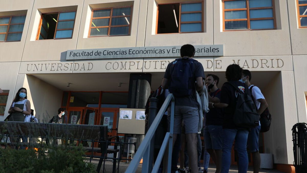 El Gobierno aprobará mañana la Ley de Convivencia Universitaria, que pondrá fin al decreto franquista de 1954 El Gobierno aprobará mañana la Ley de Convivencia Universitaria, que pondrá fin al decreto franquista de 1954