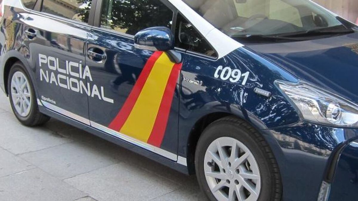 Buscan a dos hombres que agredieron con un hacha a otro en una vivienda de Alicante Buscan a dos hombres que agredieron con un hacha a otro en una vivienda de Alicante