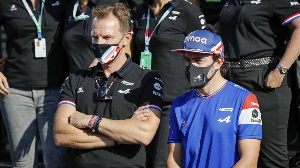 Alpine 'alucina' con Fernando Alonso: implicado totalmente, haciendo equipo y sacando el máximo rendimiento