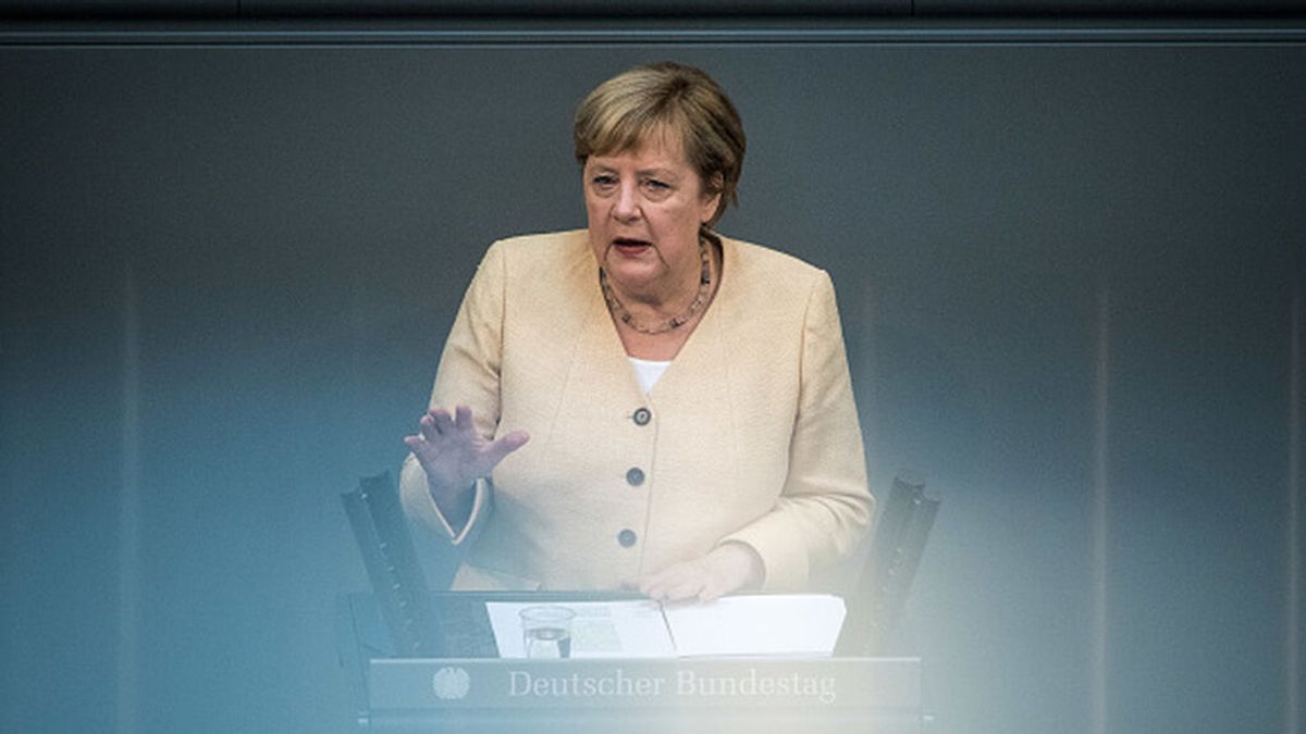 Merkel respalda a 'su' Armin Laschet y pasa al ataque contra el candidato socialdemócrata Olaf Scholz