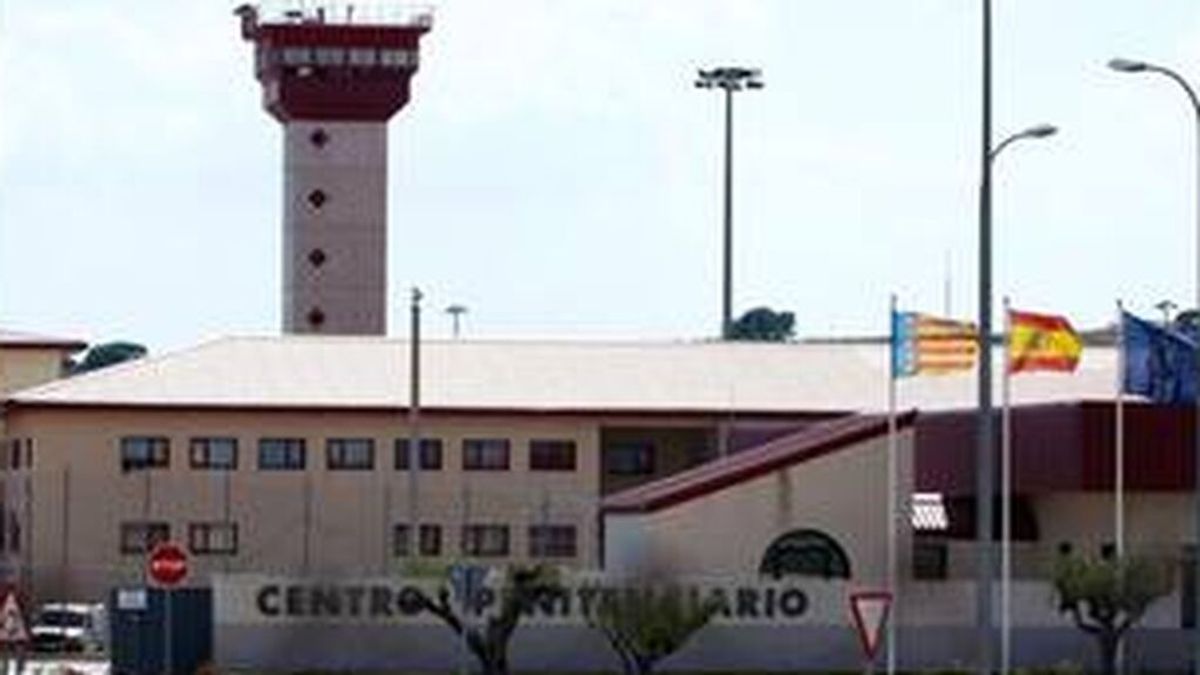 Encapuchados dan una paliza y amenazan a la subdirectora de la cárcel de Villena en la puerta de su casa Encapuchados dan una paliza y amenazan a la subdirectora de la cárcel de Villena en la puerta de su casa