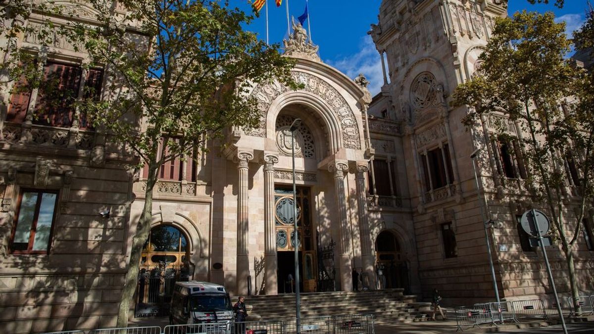 Piden 140 años de cárcel a un hombre que coaccionó a un menor para que sus amigas se grabaran vídeos sexuales Piden 140 años de cárcel a un hombre que coaccionó a un menor para que sus amigas se grabaran vídeos sexuales