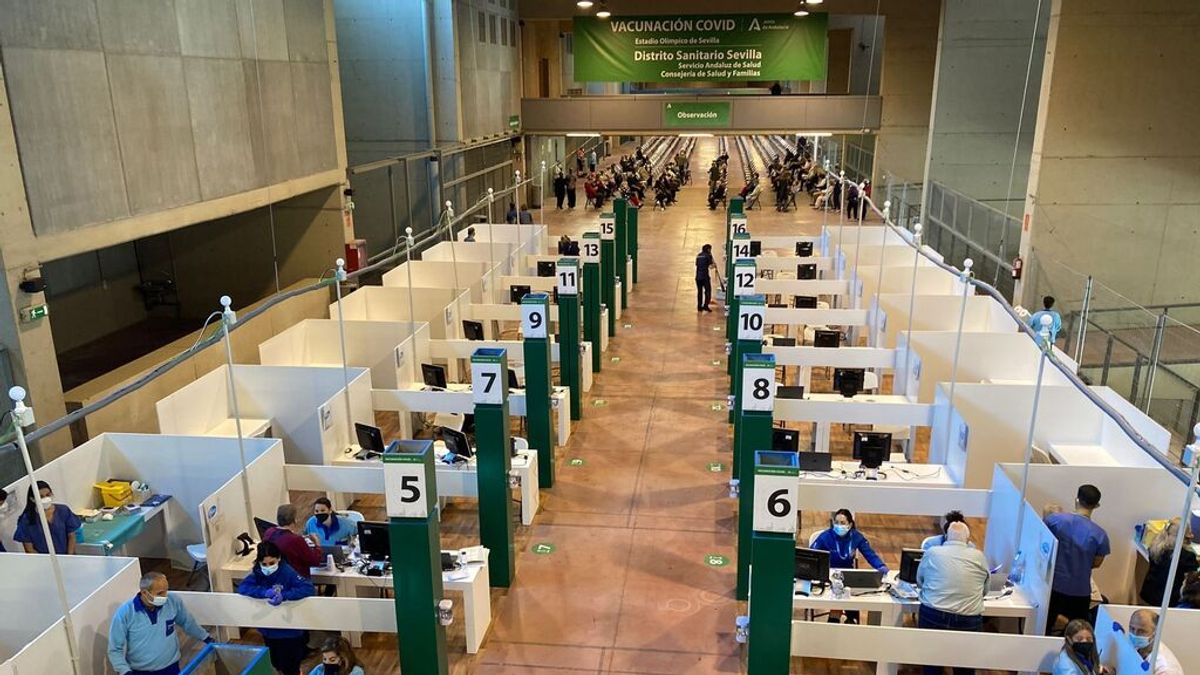 Andalucía se centra en convencer a los 780.000 andaluces sin vacunar a que lo hagan Andalucía se centra en convencer a los 780.000 andaluces sin vacunar a que lo hagan