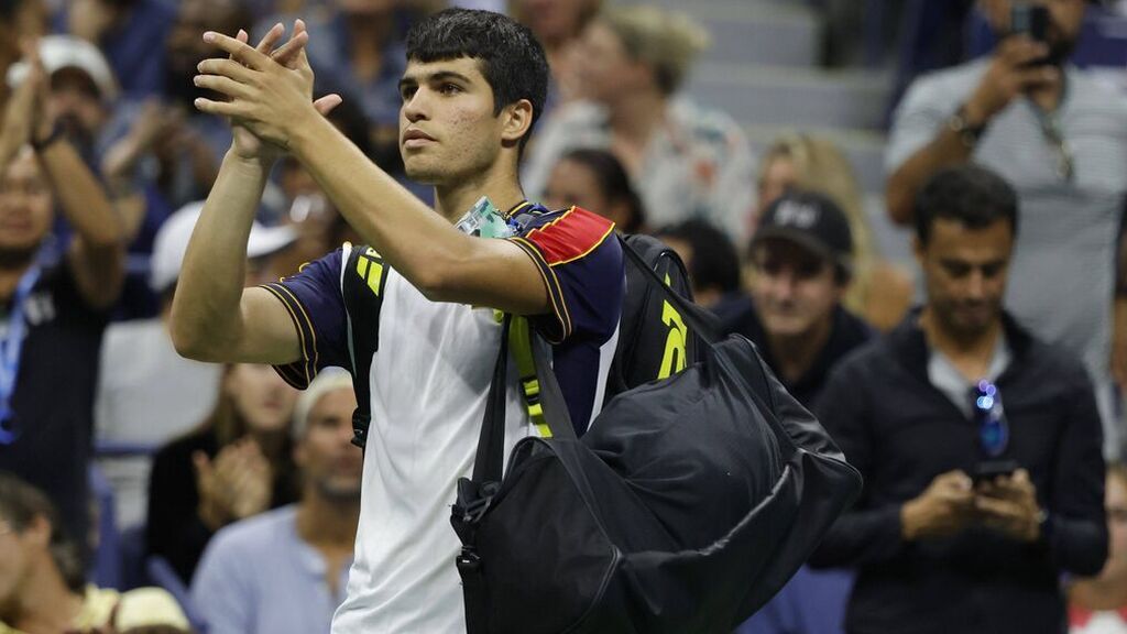 Carlos Alcaraz cae lesionado y dice adiós en los cuartos de final del US Open