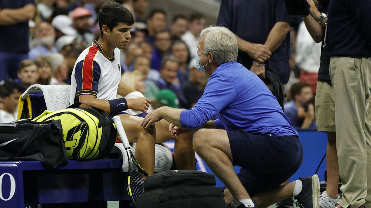 Alcaraz abandona por lesión los cuartos de final del Abierto de EE.UU. Alcaraz abandona por lesión los cuartos de final del Abierto de EE.UU.
