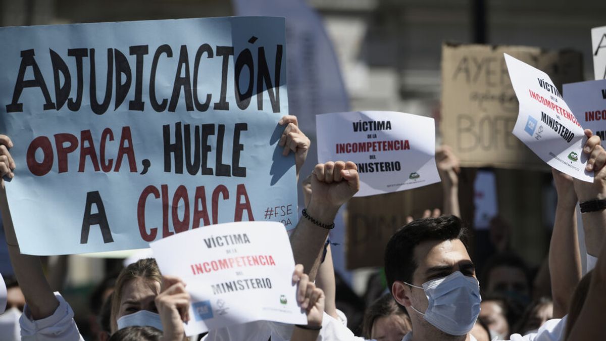 Sanidad convoca 10.624 plazas MIR para 2022, un 3,8 % más que este año Sanidad convoca 10.624 plazas MIR para 2022, un 3,8 % más que este año