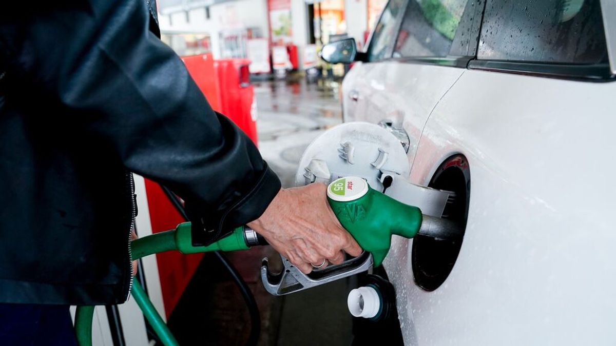 El precio de la gasolina marca máximos desde finales de julio de 2014  y se sitúa en los 1,42 euros