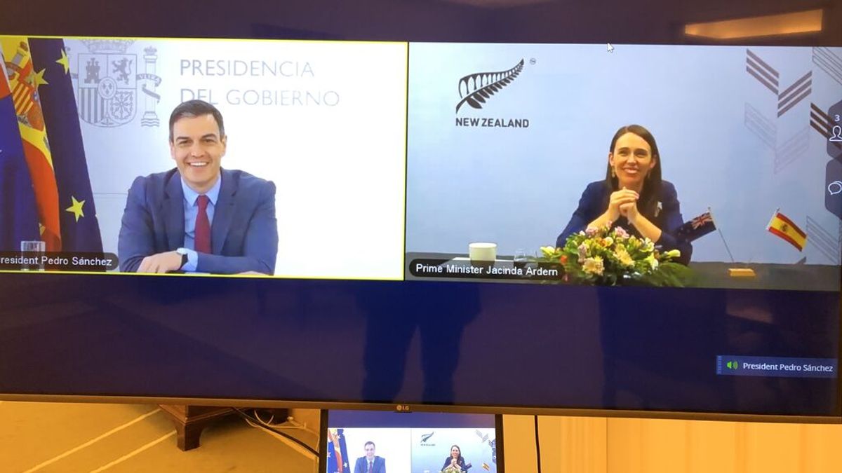 Ardern y Sánchez exhiben sintonía en redes sociales tras un envío de 180.000 vacunas a Nueva Zelanda Ardern y Sánchez exhiben sintonía en redes sociales tras un envío de 180.000 vacunas a Nueva Zelanda