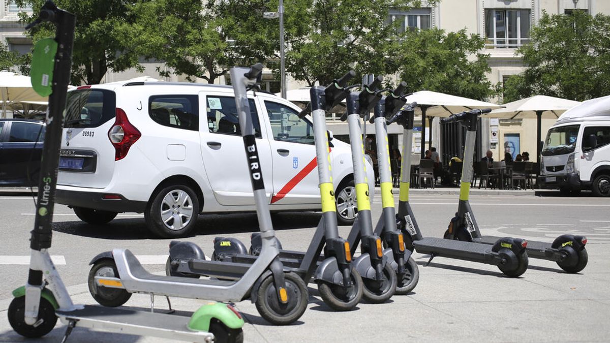 Nueva Ley de Tráfico: los conductores de patinete tendrán que llevar casco obligatorio para poder circular Nueva Ley de Tráfico: los conductores de patinete tendrán que llevar casco obligatorio para poder circular