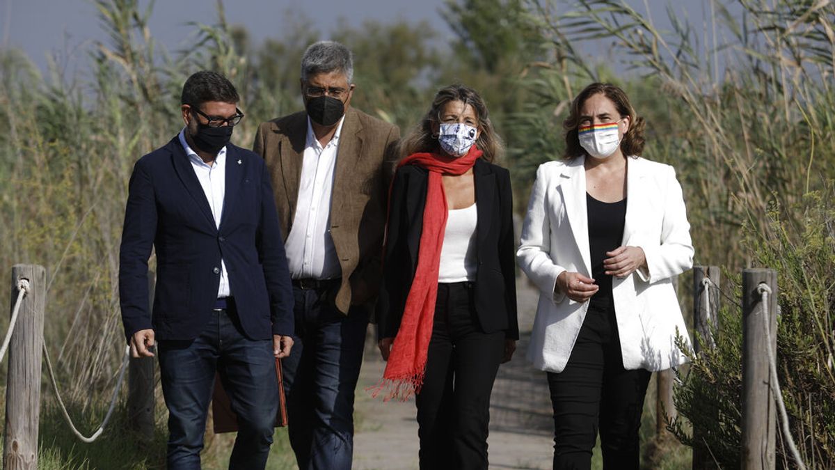 Yolanda Díaz y Ada Colau visitan El Prat: "Es una victoria de la ciudadanía" Yolanda Díaz y Ada Colau visitan El Prat: "Es una victoria de la ciudadanía"