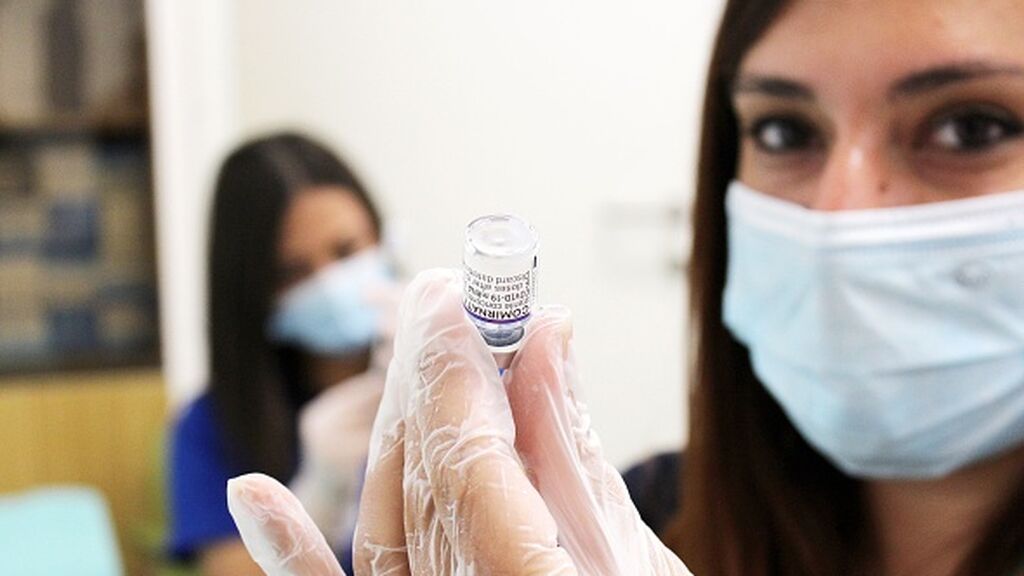 Cientos de sanitarios italianos suspendidos de empleo y sueldo por no vacunarse contra el covid