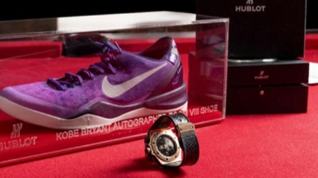 Subastan un reloj Hublot y una zapatilla de Kobe Bryant valorados en 10 millones de dólares