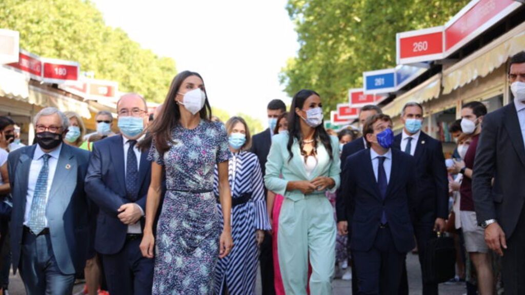 La reina Letizia inaugura la Feria del Libro de Madrid