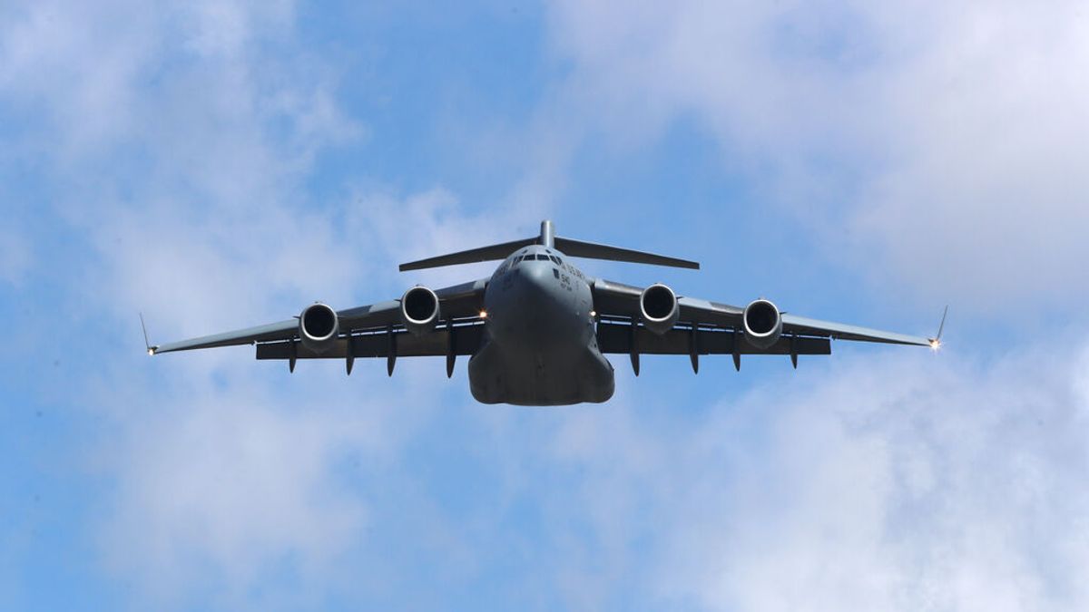 Austria acusa a un avión de la OTAN de volar como un 'kamikaze' en una autopista y lo expulsa de su espacio aéreo