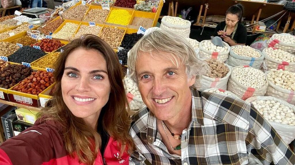 Primera imagen de Amaia Salamanca junto a Jesús Calleja en Kirguistán: "Vamos que nos vamos"