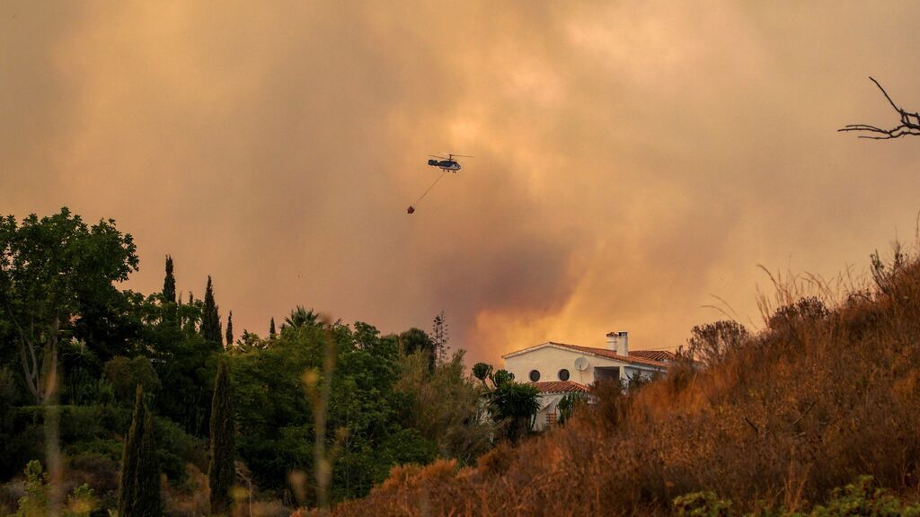 La 'regla del 30': el cóctel meteorológico que complica la extinción de incendios como el de Málaga