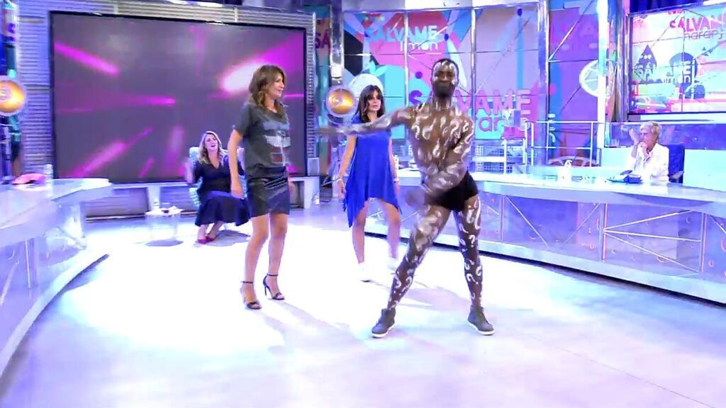 Duelo de baile en 'Sálvame': el vestido le juega una mala pasada a Carmen Alcayde