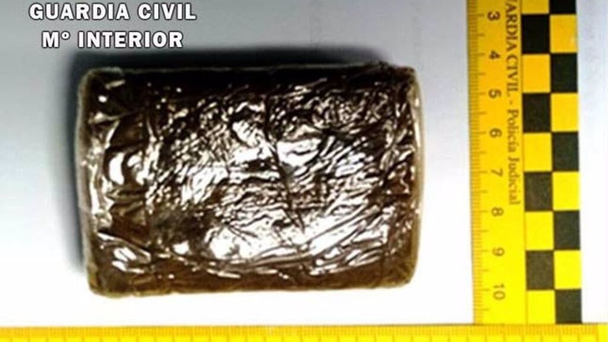 Guardia Civil frustra un alijo tras incautarse de 1.700 kilos de hachís en el Río Piedras Guardia Civil frustra un alijo tras incautarse de 1.700 kilos de hachís en el Río Piedras
