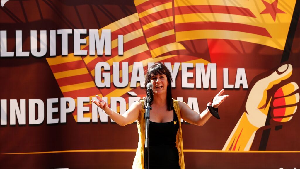 La diputada de JuntsperCatalunya Aurora Madaula  interviene durante el acto independentista
