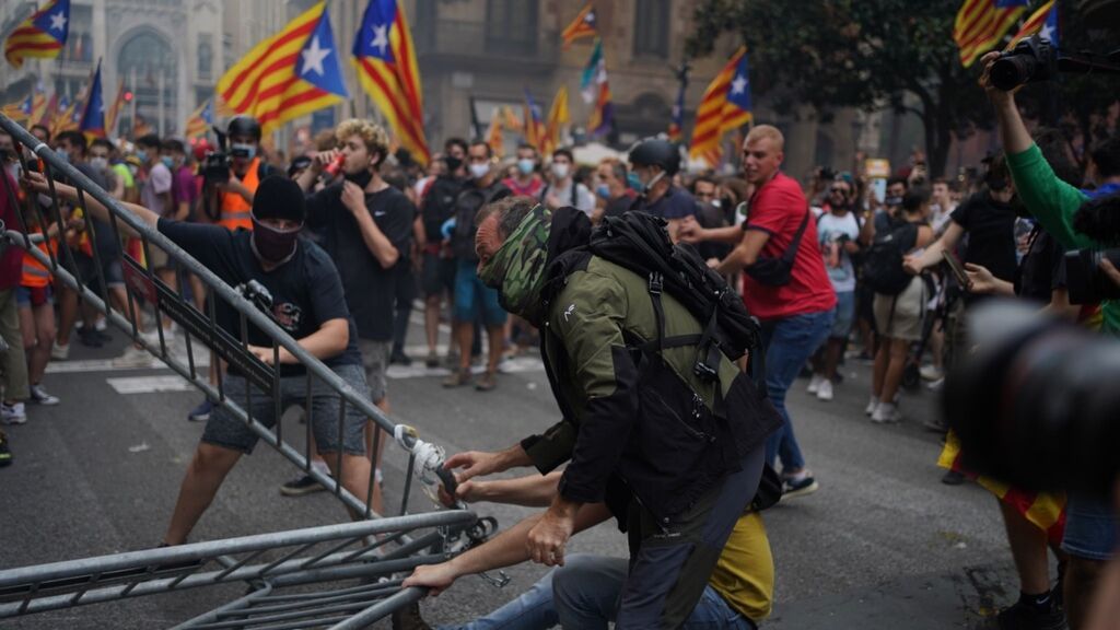 Mossos d'Esquadra actuan ante la Jefatura de Policía en Barcelona