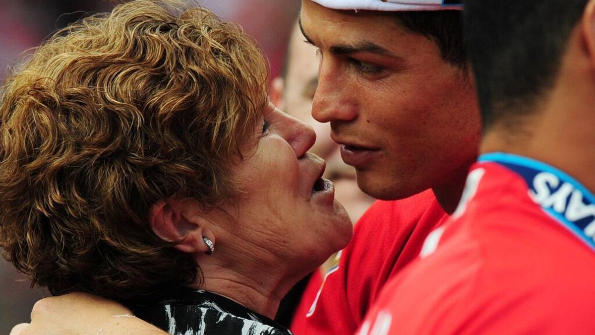 La reacción de la madre de Ronaldo a un gol de su hijo en el debut con el Manchester United