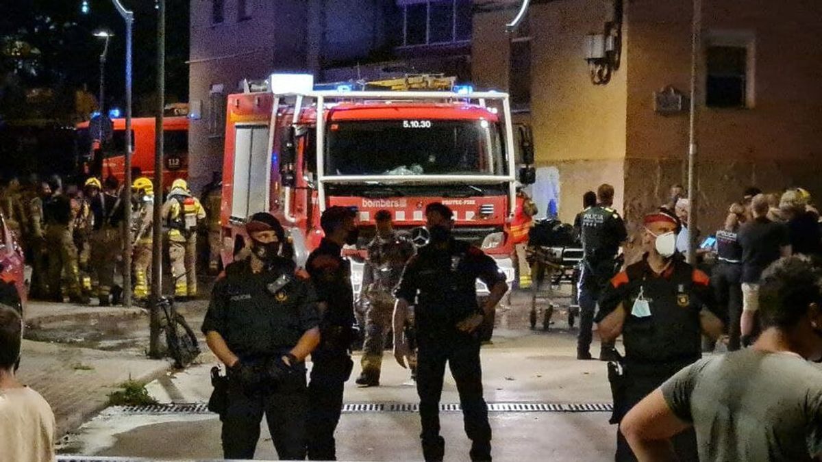 Una víctima mortal y 18 heridos en un incendio en un bloque de pisos en Olesa de Montserrat, Barcelona