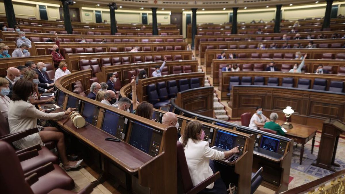El Congreso retoma la actividad plenaria mientras estudia aumentar el aforo del hemiciclo El Congreso retoma la actividad plenaria mientras estudia aumentar el aforo del hemiciclo