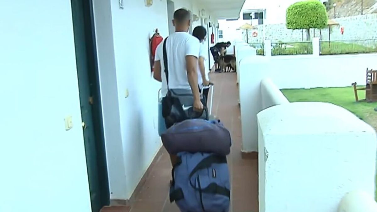 Regresan a sus casas casi mil vecinos desalojados por el incendio de Sierra Bermeja en Málaga Regresan a sus casas casi mil vecinos desalojados por el incendio de Sierra Bermeja en Málaga
