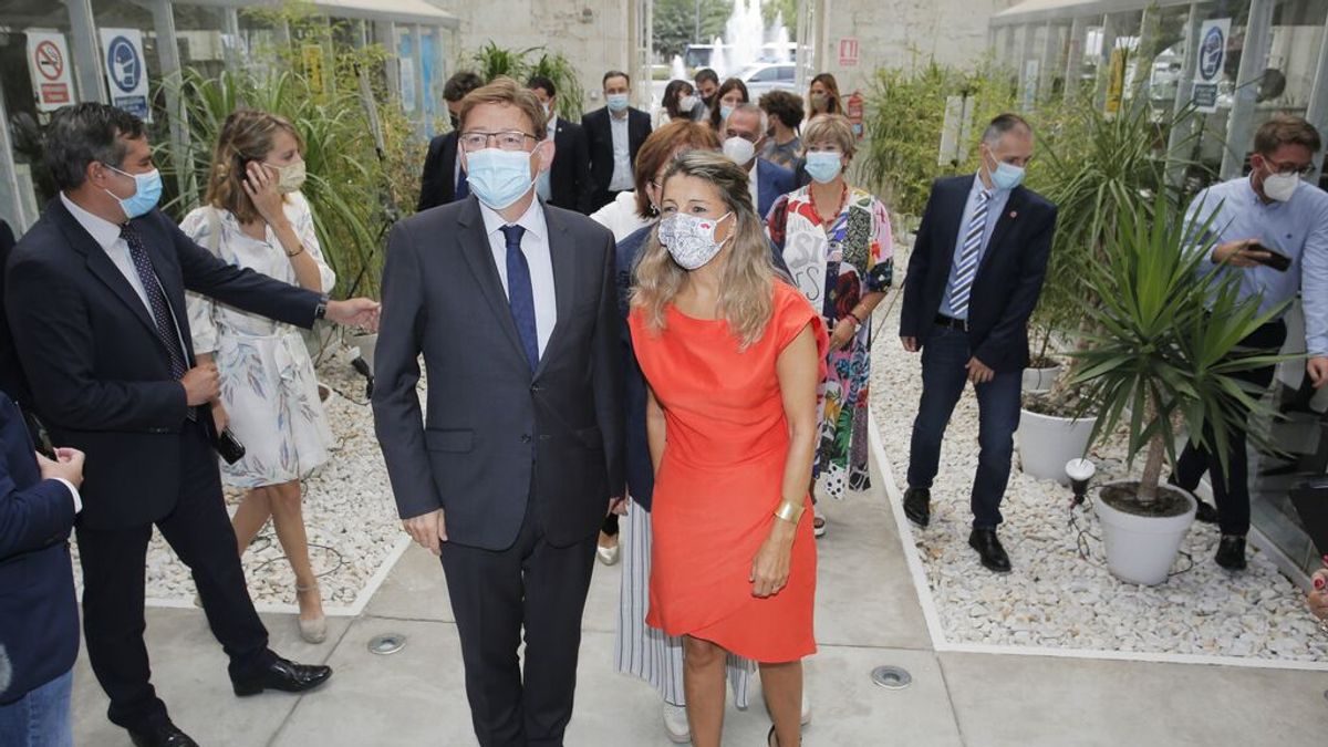 Díaz defiende subir el SMI y dice que la decisión "está ahora en la parte mayoritaria del Gobierno" Díaz defiende subir el SMI y dice que la decisión "está ahora en la parte mayoritaria del Gobierno"