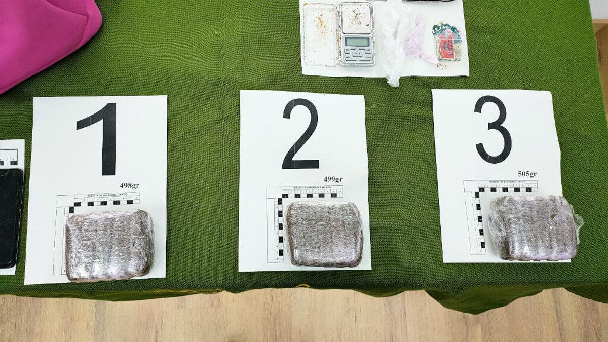 El nerviosismo de tres jóvenes tras tener un accidente hace que les descubran 1,5 kilos de hachís El nerviosismo de tres jóvenes tras tener un accidente hace que les descubran 1,5 kilos de hachís