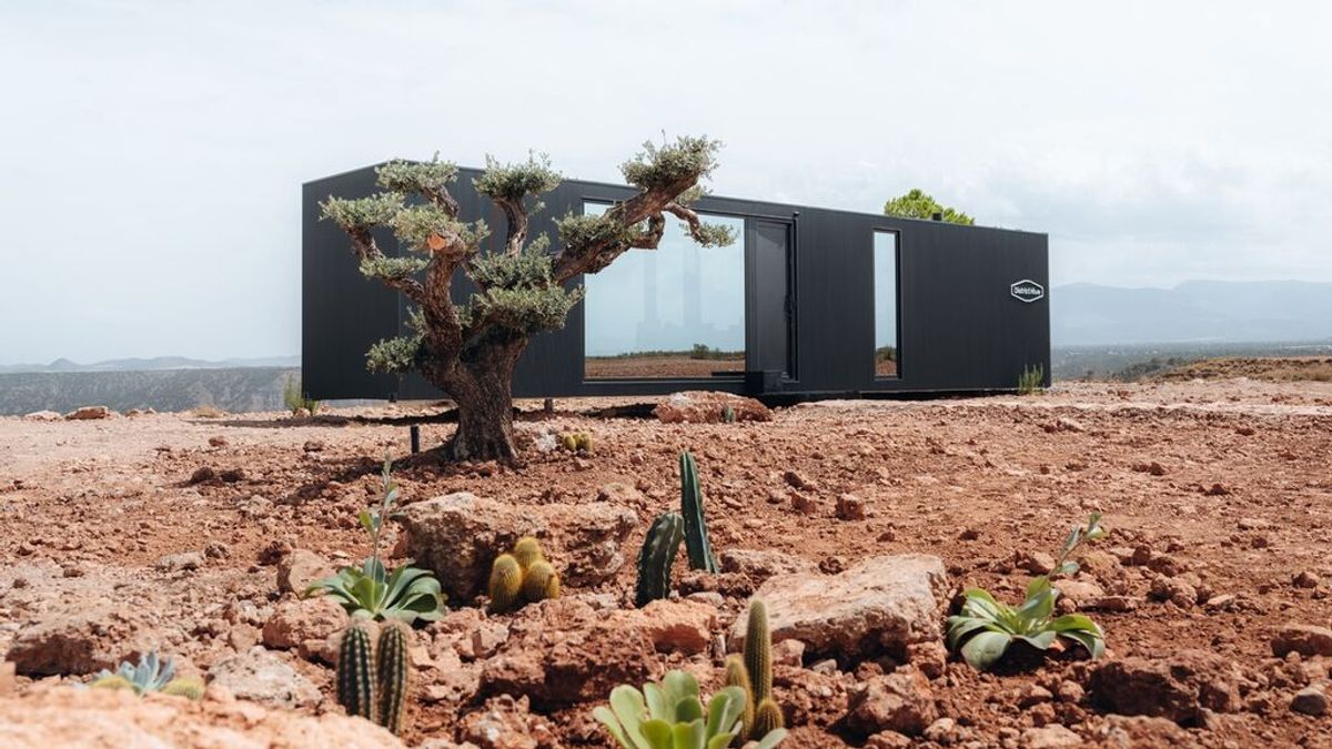 Un hotel cápsula de lujo sostenible se instala en pleno desierto de Granada