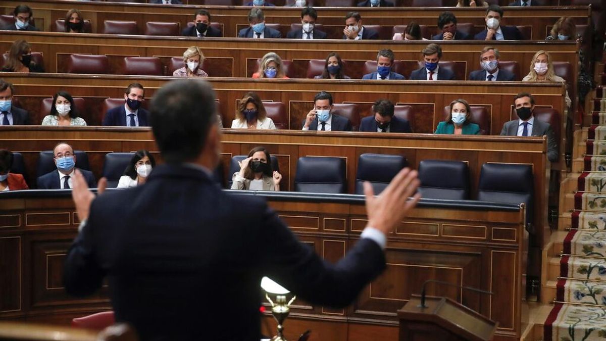 El dardo de Sánchez a Casado en su reencuentro: "Ya veo que sigue intranquilo y acelerado" El dardo de Sánchez a Casado en su reencuentro: "Ya veo que sigue intranquilo y acelerado"
